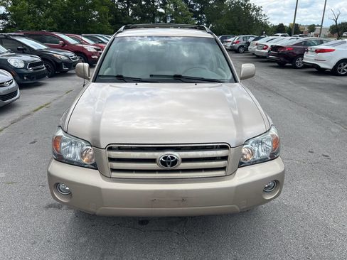 Used 2006 Toyota Highlander 4WD V6 w/ 3rd Row image 3