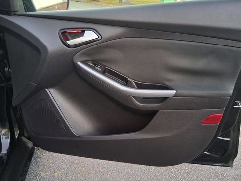 Used 2014 Ford Focus Titanium image 19