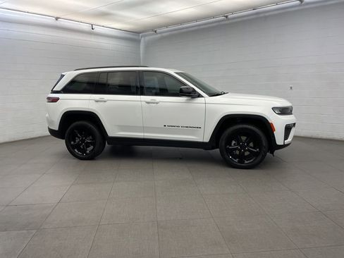 New 2026 Jeep Grand Cherokee Limited image 2