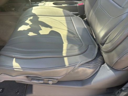 Used 2013 Nissan Frontier SL w/ Moonroof Pkg AWD/4WD image 11