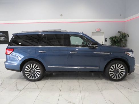 Used 2018 Lincoln Navigator Reserve w/ Technology Package AWD/4WD image 3