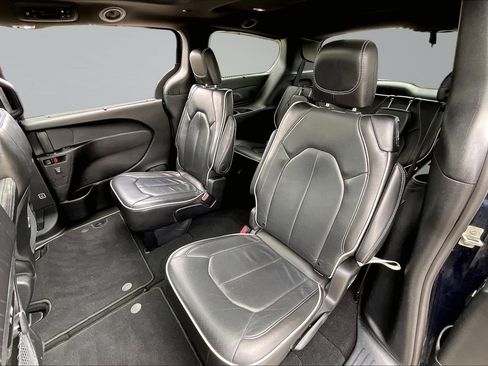 Used 2025 Chrysler Pacifica Limited FWD image 27