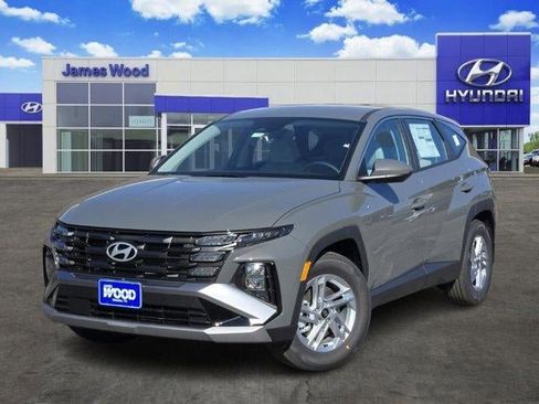 New 2026 Hyundai Tucson SE image 1