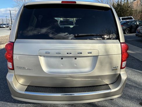 Used 2014 Dodge Grand Caravan SXT image 5