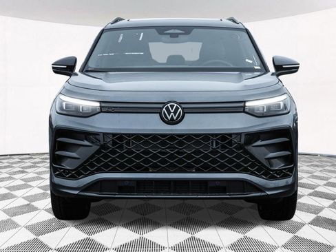 New 2025 Volkswagen Tiguan SE R-Line image 12