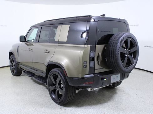 New 2026 Land Rover Defender 110 X-Dynamic SE image 5