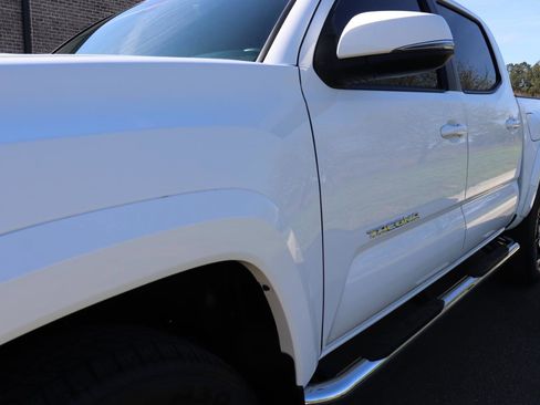 Used 2018 Toyota Tacoma TRD Sport image 21