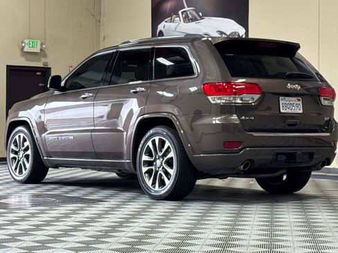 Used 2018 Jeep Grand Cherokee Overland AWD/4WD image 6