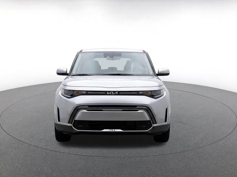 Used 2025 Kia Soul LX w/ LX Technology Package FWD image 2