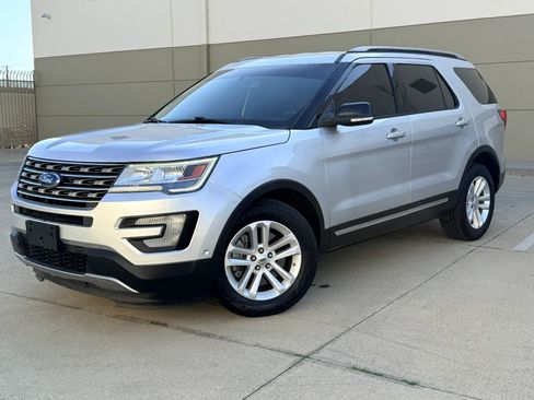 Used 2016 Ford Explorer XLT w/ Equipment Group 202A FWD image 1