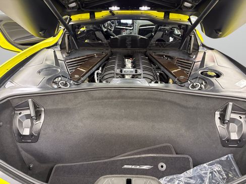 Used 2023 Chevrolet Corvette Z06 w/ Z07 Performance Package RWD image 9