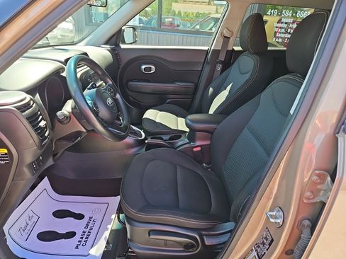 Used 2015 Kia Soul + FWD image 13