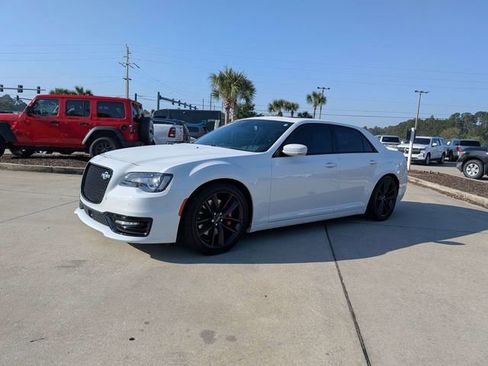 Certified 2023 Chrysler 300 C RWD image 7