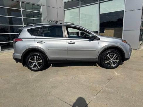 Used 2016 Toyota RAV4 XLE w/ Convenience Package AWD/4WD image 8