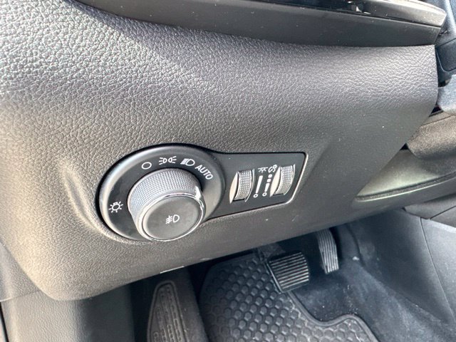 Used 2025 Jeep Compass Trailhawk AWD/4WD image 19