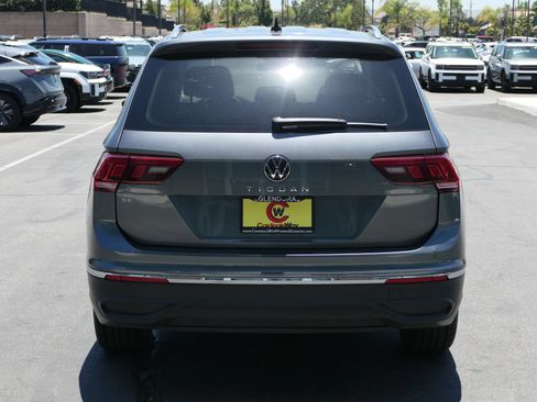 Used 2024 Volkswagen Tiguan SE FWD image 4