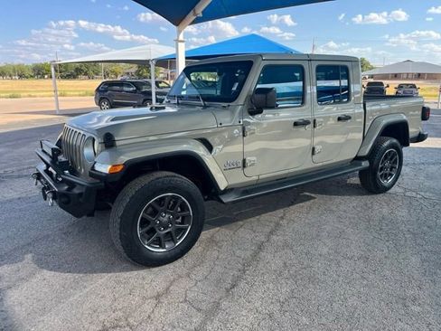 Used 2020 Jeep Gladiator Overland AWD/4WD image 1