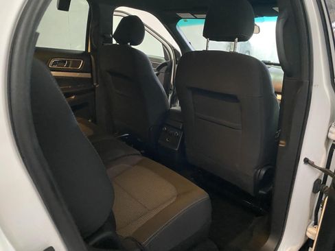 Used 2017 Ford Explorer XLT AWD/4WD image 11