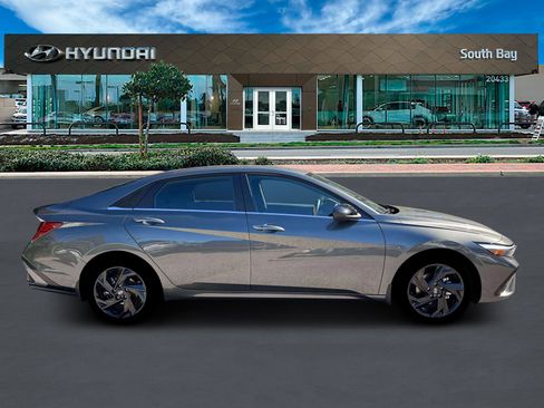 New 2026 Hyundai Elantra SEL Sport image 9