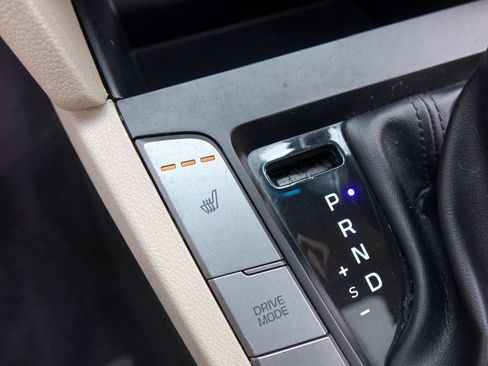 Used 2019 Hyundai Elantra Value Edition FWD image 9