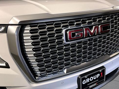 Used 2022 GMC Yukon XL Denali AWD/4WD image 29
