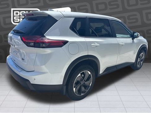 Used 2024 Nissan Rogue SV FWD image 4