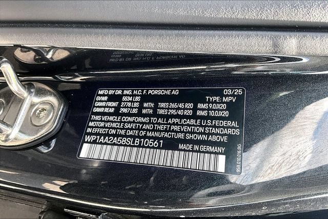 Used 2025 Porsche Macan AWD/4WD image 15
