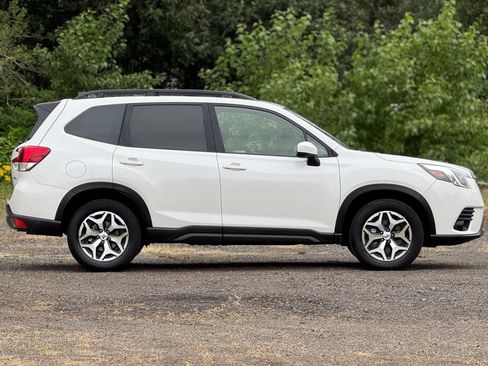Certified 2024 Subaru Forester Premium AWD/4WD image 8