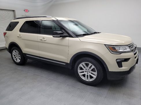 Used 2018 Ford Explorer XLT w/ Equipment Group 201A image 11