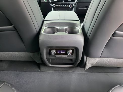 New 2026 Chevrolet Traverse LT w/ Midnight/Sport Edition AWD/4WD image 9