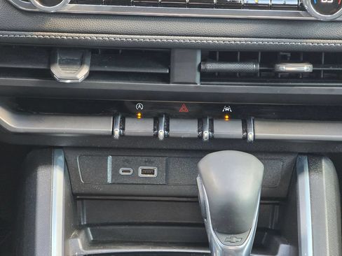 Used 2025 Chevrolet Colorado LT w/ LT Convenience Package AWD/4WD image 15
