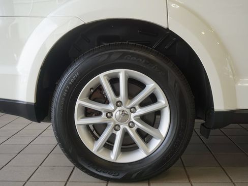 Used 2017 Dodge Journey SXT w/ Comfort/Convenience Group AWD/4WD image 28