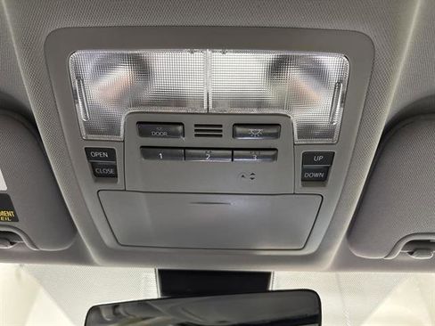 Used 2018 Toyota Highlander Limited image 15