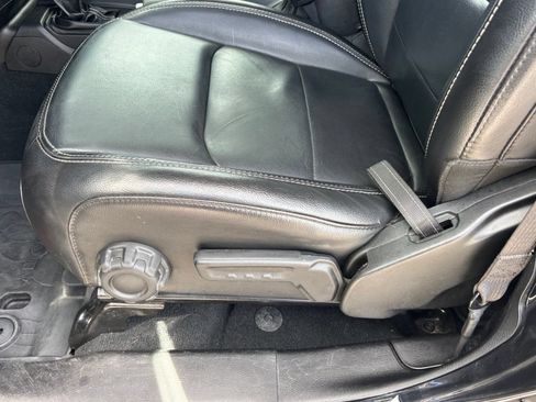 Used 2023 Jeep Wrangler Unlimited Sahara AWD/4WD image 13