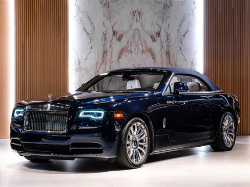 Used 2019 Rolls-Royce Dawn image 2