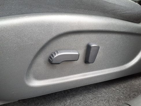 Used 2018 Nissan Pathfinder SV FWD image 4
