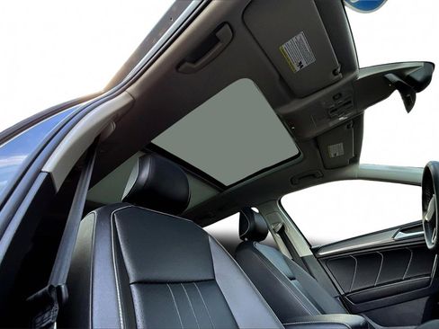 Used 2022 Volkswagen Tiguan SE image 27