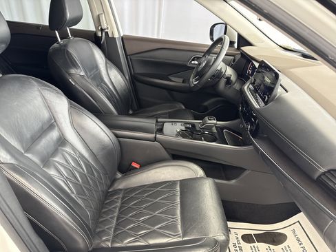 Used 2021 Nissan Rogue Platinum image 14