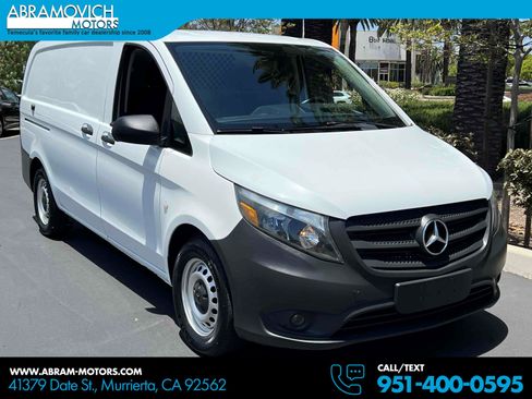 Used 2022 Mercedes-Benz Metris image 1