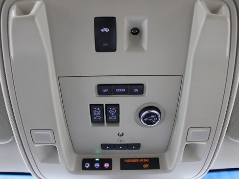 Used 2019 Cadillac Escalade Luxury AWD/4WD image 18