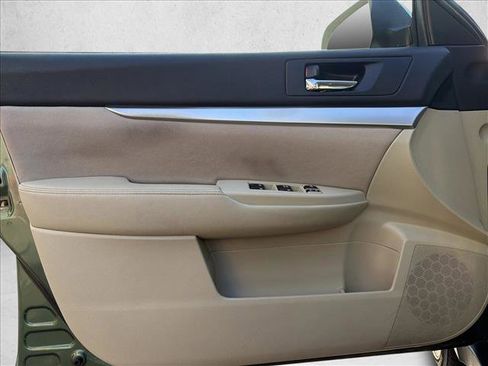 Used 2014 Subaru Outback 2.5i Premium image 10