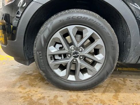 Used 2024 Kia Telluride LX image 10