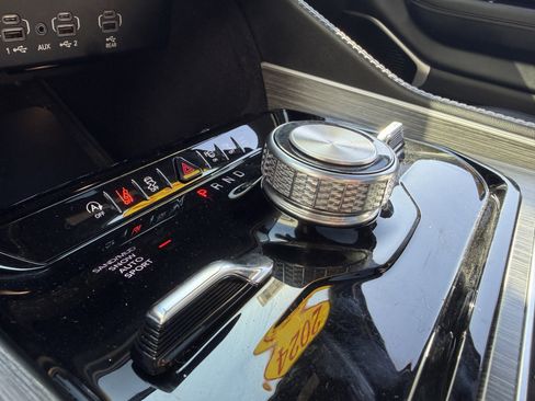 Used 2024 Jeep Wagoneer L Series III w/ Premium Group I image 49