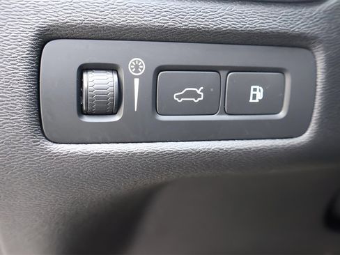 Used 2018 Volvo XC60 T8 R-Design w/ Vision Package image 20