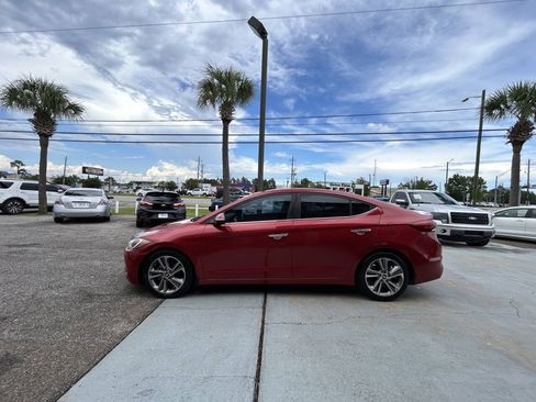 Used 2017 Hyundai Elantra Limited w/ Limited Tech Package 04 FWD image 5