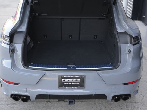 Certified 2025 Porsche Cayenne S AWD/4WD image 38