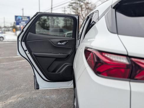 Used 2020 Chevrolet Blazer LT image 34