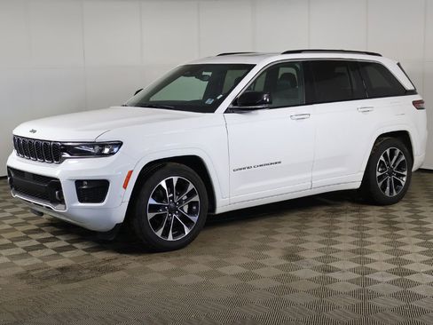Used 2023 Jeep Grand Cherokee Overland AWD/4WD image 12