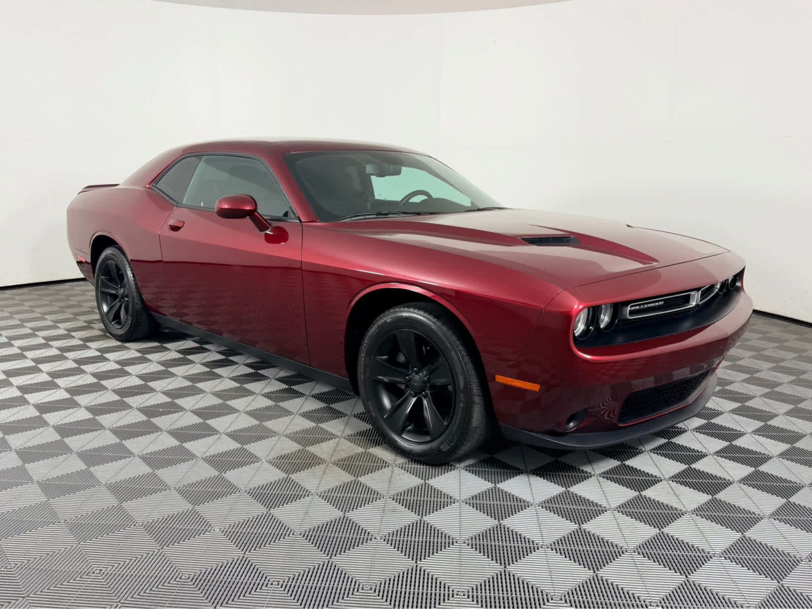 Used 2020 Dodge Challenger SXT RWD image 1