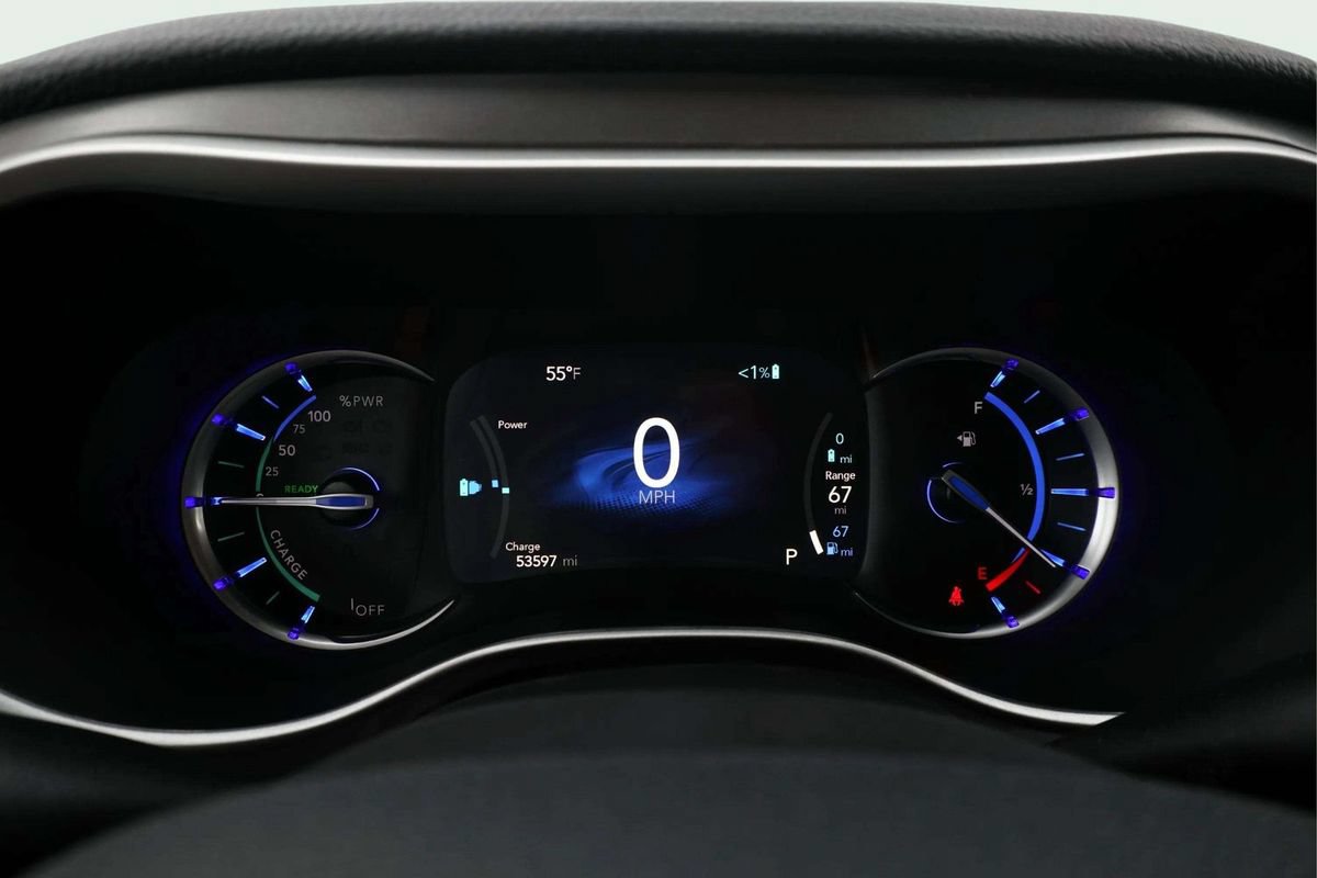 Used 2024 Chrysler Pacifica Limited FWD image 34